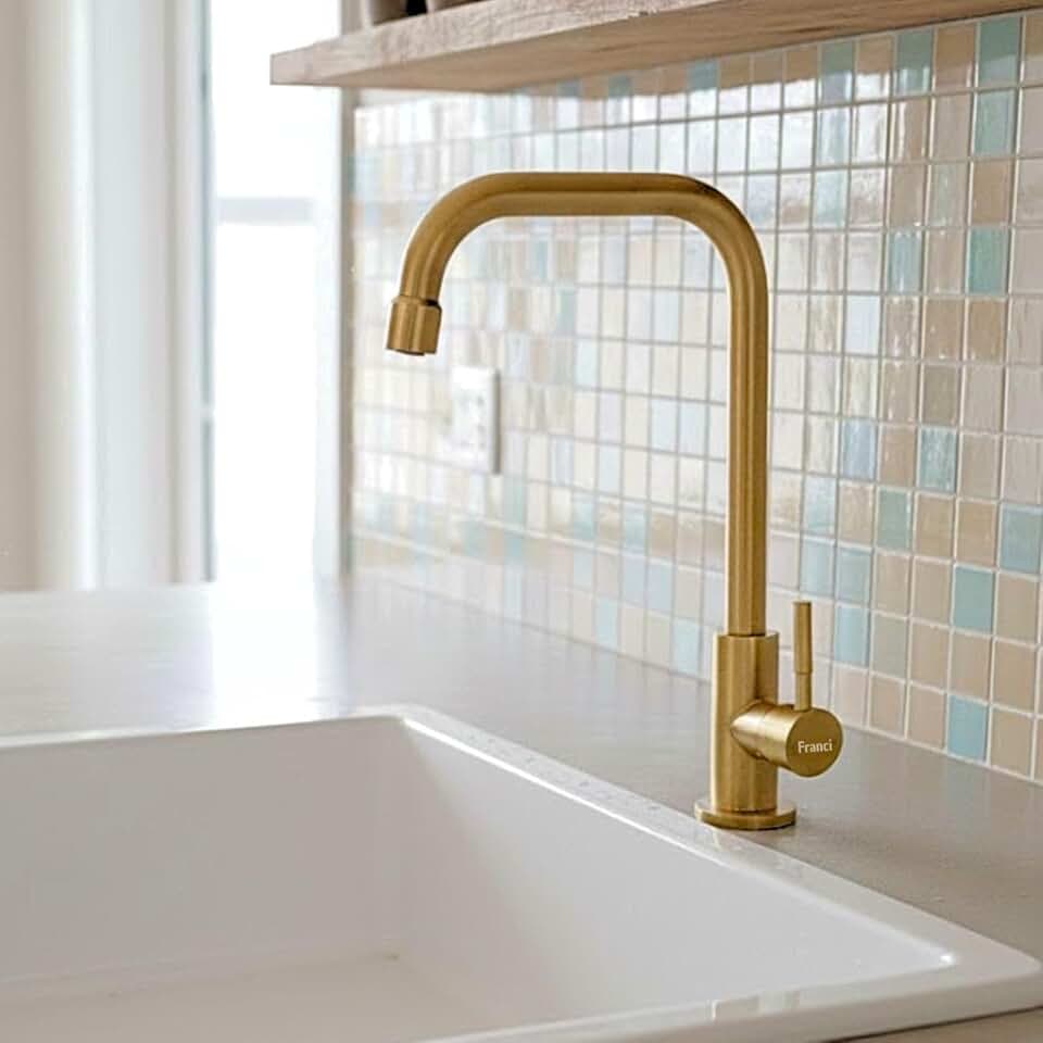 Torneira Bancada Pia Bica Alta Banheiro Lavabo Cozinha Moderna Dourada Giro 360° Água Fria com Arejador Metal Escovado Gourmet