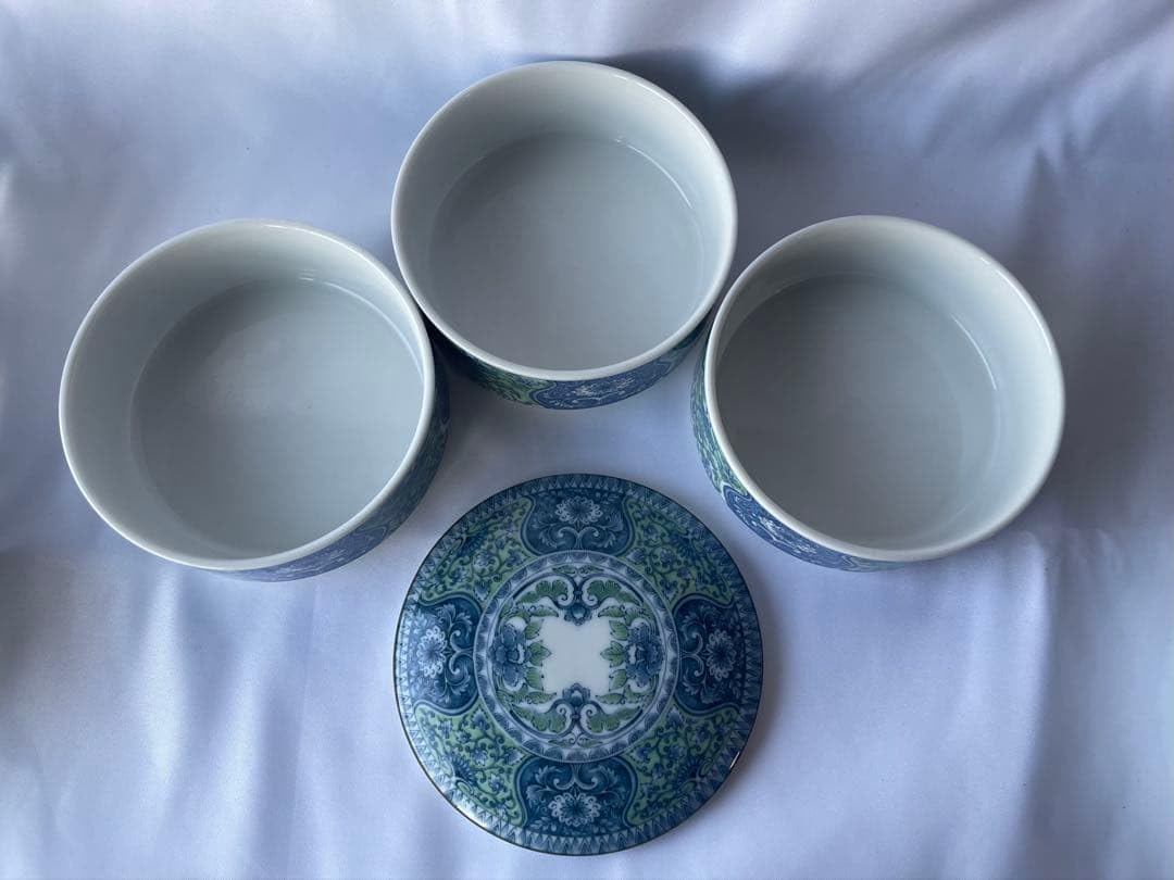 古伊万里唐草　青と緑の花柄食器セット Amazon | 古伊万里唐草文様 和食器セット | ノーブランド品 | 子ども用
