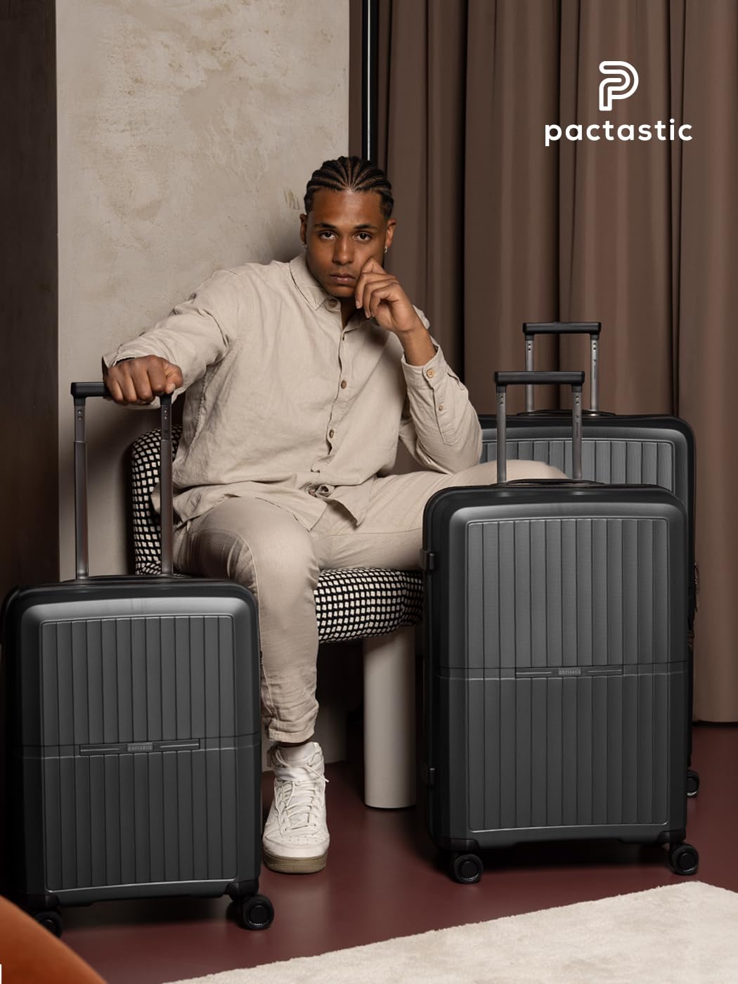 Pactastic Ultraleicht Hartschalen Check-in Koffer | Mittelgroßer Trolley 45 x 26 x 67 cm | von 71 auf 80 Liter erweiterbar nur 3,5 kg, Polypropylen | 4 Doppelrollen & TSA (Collection 01+)