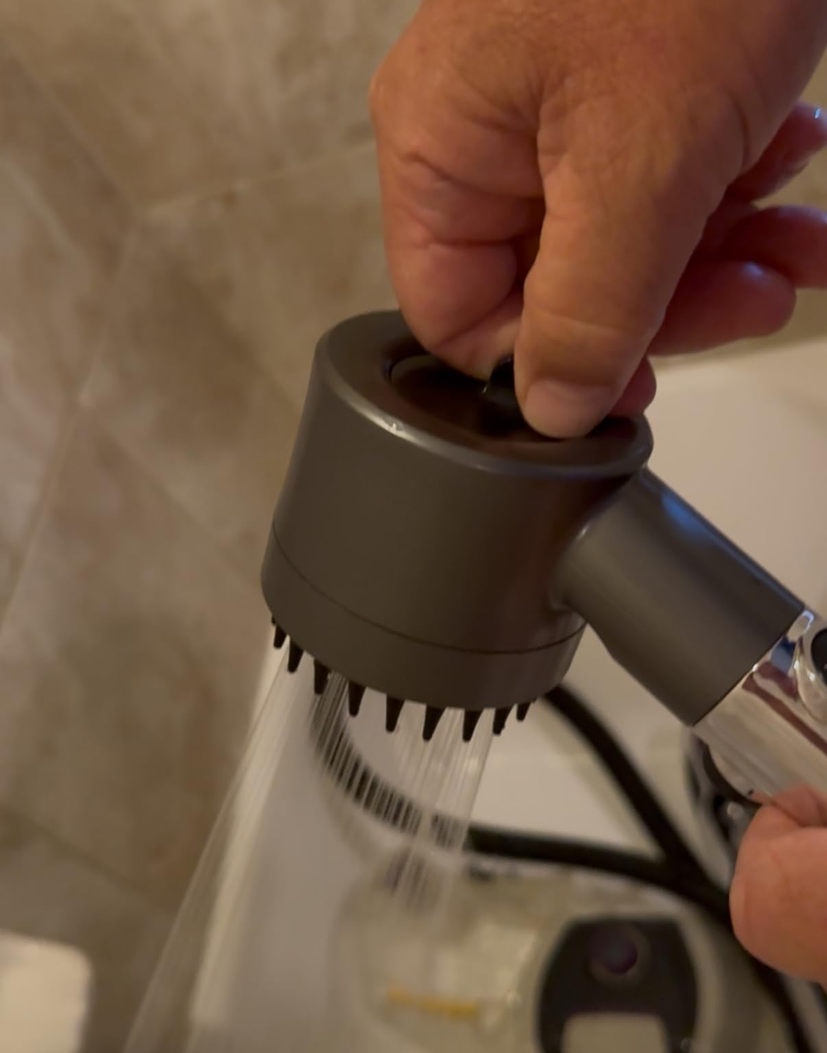 Strong water pressure with purest water possible for healthy skin and hair
