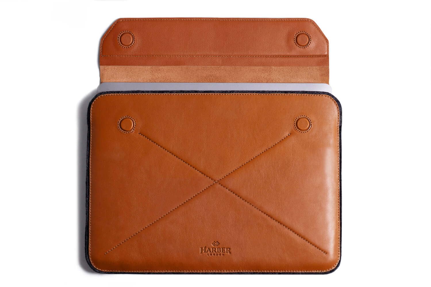 Harber London - Funda sobre Magnético para MacBook | Compatible con Macbook Air 13" (2018 / M1-2020) | Color Negro | Hecho a Mano con Materiales Resistentes y Certificados Ecológicos