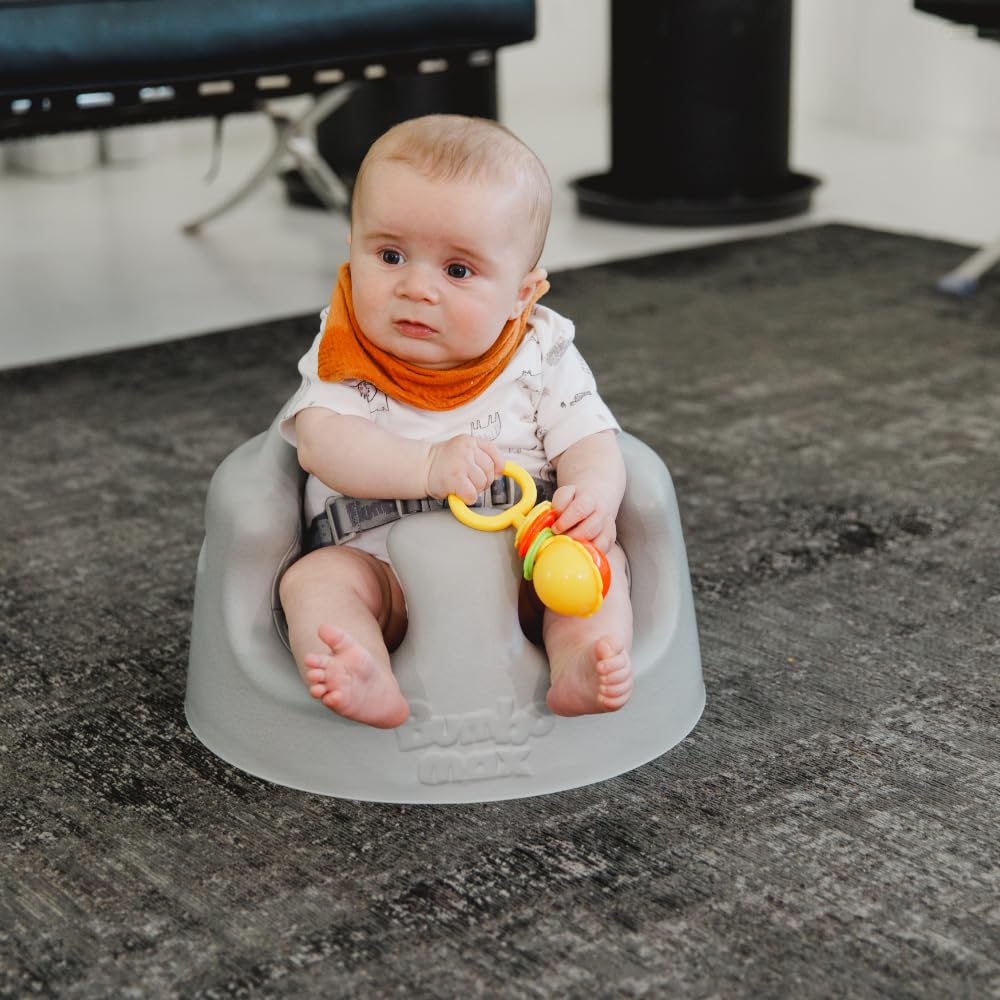 BUMBO | Floor Seat Max Asiento de Suelo para Bebé XL - Diseño Ergonómico, Fácil de Limpiar, con Arnés de Seguridad - Cómodo y Seguro - Asiento de Apoyo para Bebés de 3 a 12 Meses - Color Cool Grey