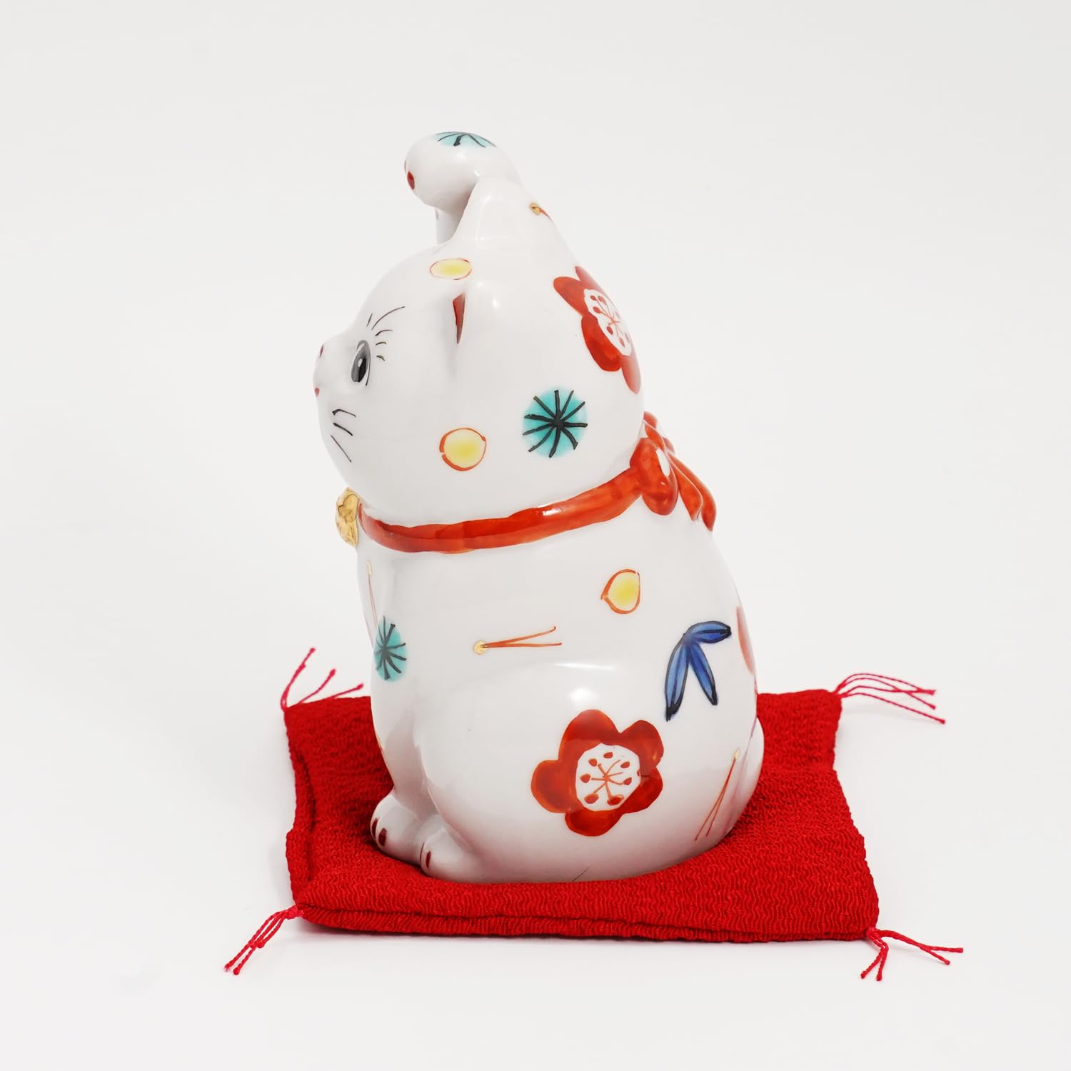 Amazon.co.jp: ふくべ屋 九谷焼 招き猫 松竹梅柄 10,5cm 赤座布団付き 