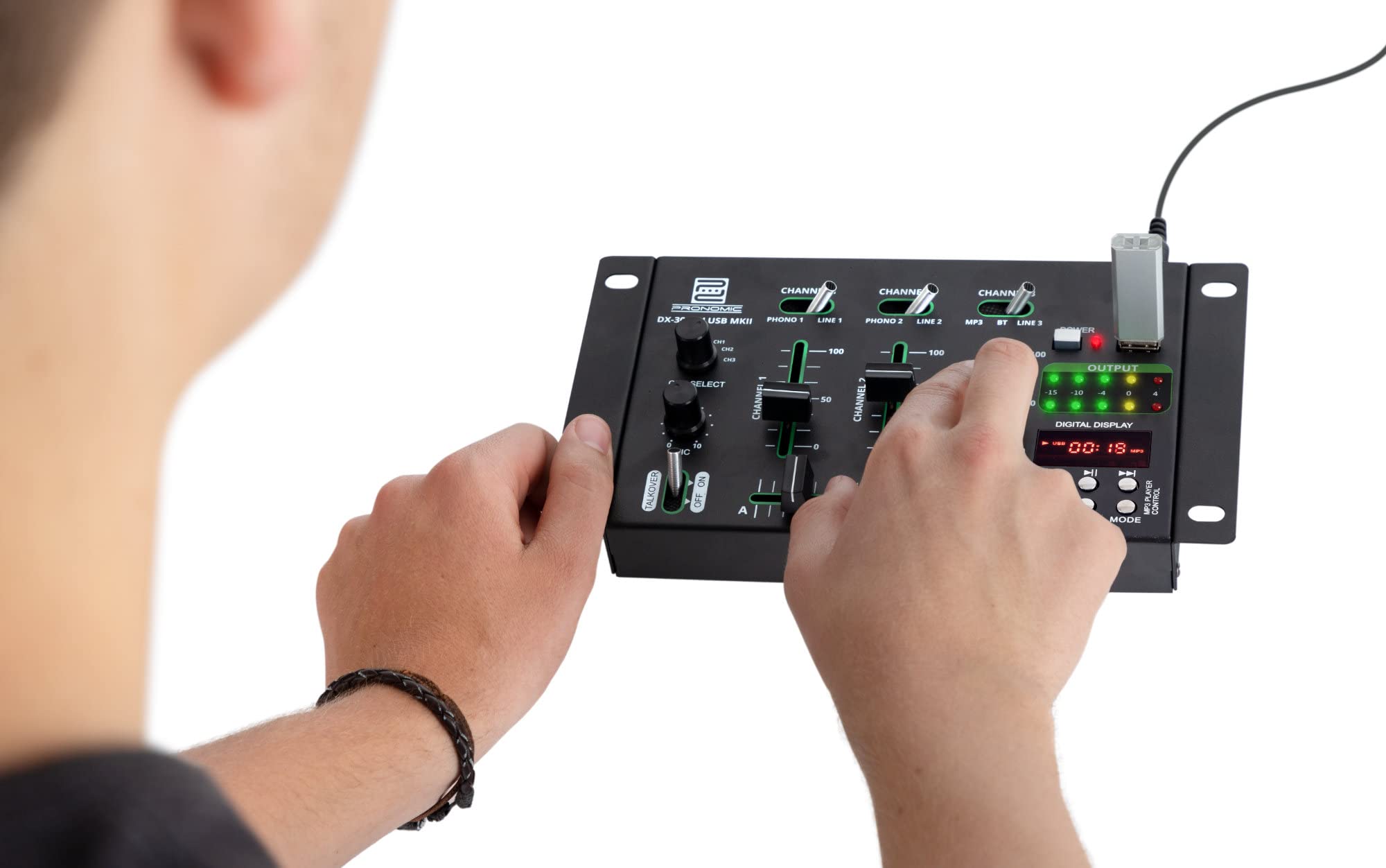 Pronomic DX-30BTU USB MKII DJ-Mixer con Bluetooth, Función Cue, 3 mm | Mezclador DJ de 3 canales, Interfaz Bluetooth integrada, Ultraglide faders súper suaves de 45 mm, Construcción robusta, 3 mm