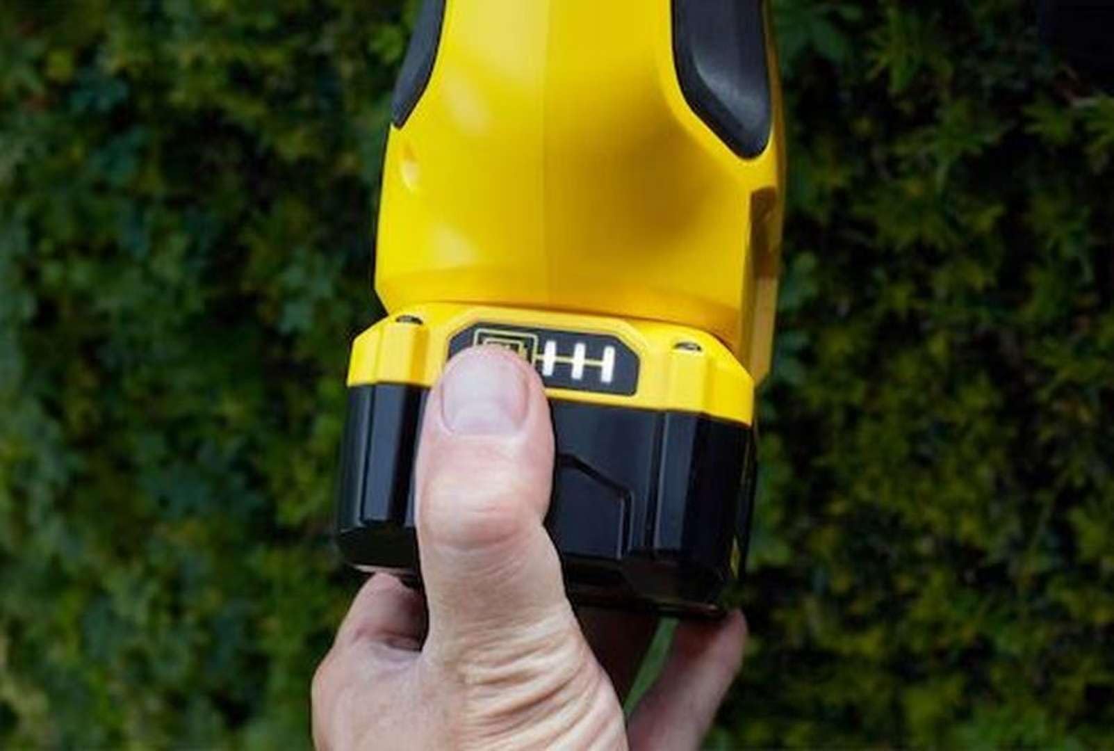 STANLEY FATMAX V20 SFMCPH845B-XJ - Cortaseteros sobre palo de 18 V sin batería ni cargador