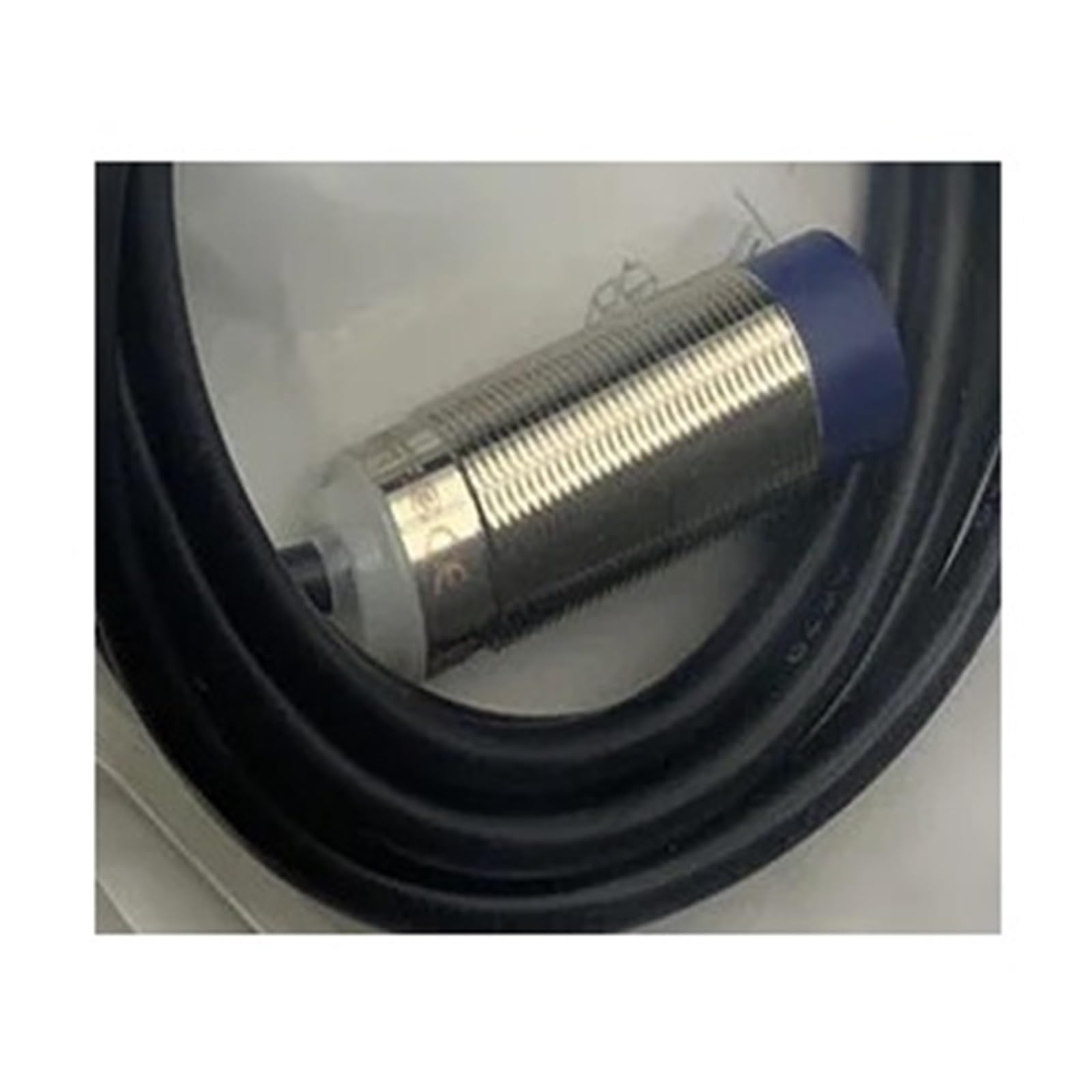Capteur XS218B4PAL2 élimine fausses détections commutateur proximité PNP pour automates