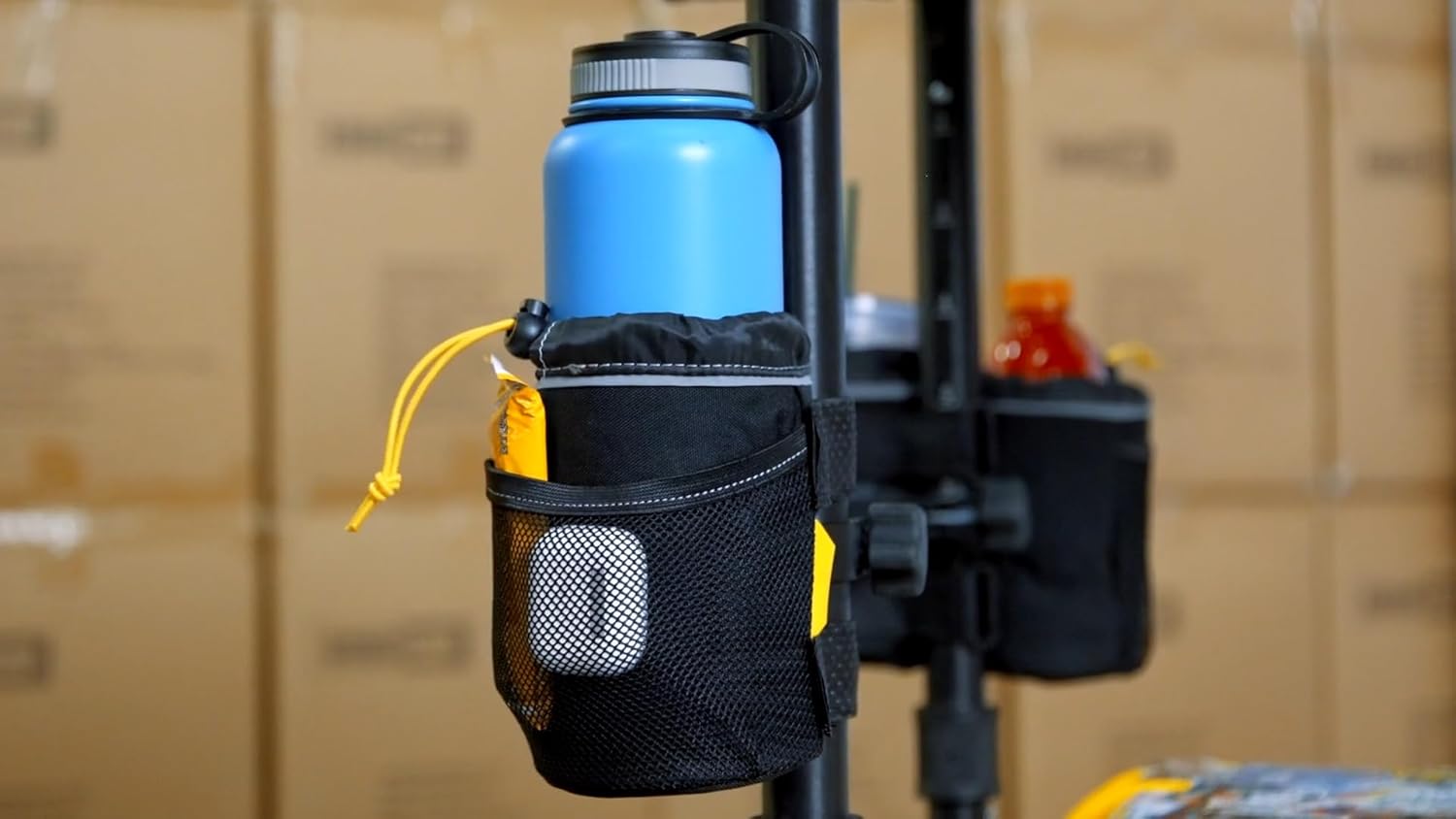 ROBOCUP 断熱エクストリームドリンクホルダー ゴム引きストラップ付き 頑丈なデザイン 特大メッシュポケット バンジーコード ボ