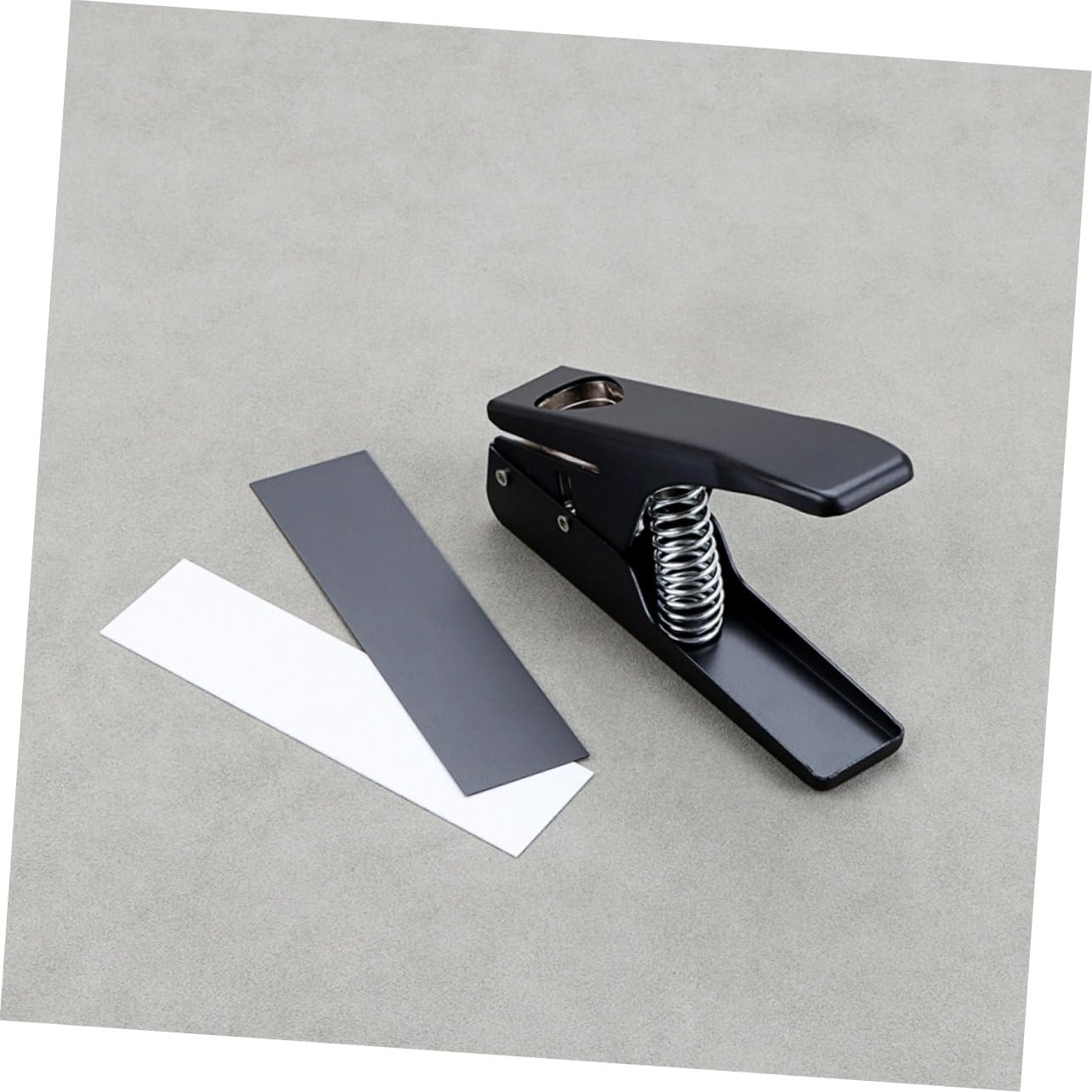Perforatore per Plettri per Chitarra Nero, Gadget Portatile | Metallo e Plastica, per Bricolage e Produzione Professionale, Formato Compatto Foro Dedicato