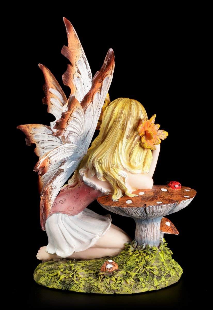 Figuren Shop GmbH Kleine Elfen Figur lehnt Sich an Fliegenpilz - Fee Fairy Fantasy