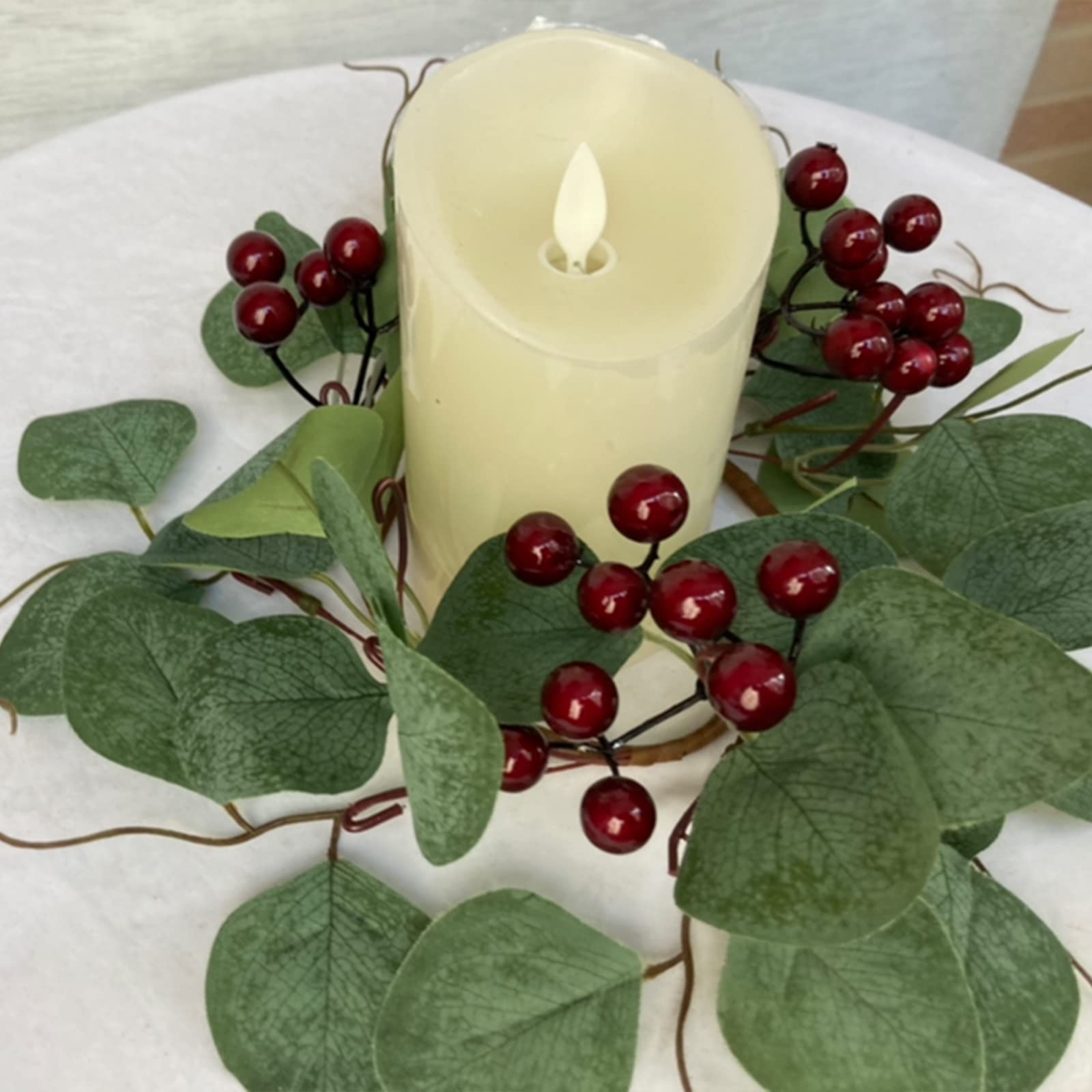 KAHEIGN 4 Stks Kerst Kaars Ringen, 20CM Kunstmatige Rode Bessen Pinecones Krans Besneeuwde Dennennaalden Kaarsenhouder voor Pijlers Rustieke Bruiloft Middenstuk Voordeur Kerst Tafel Party Decoratie