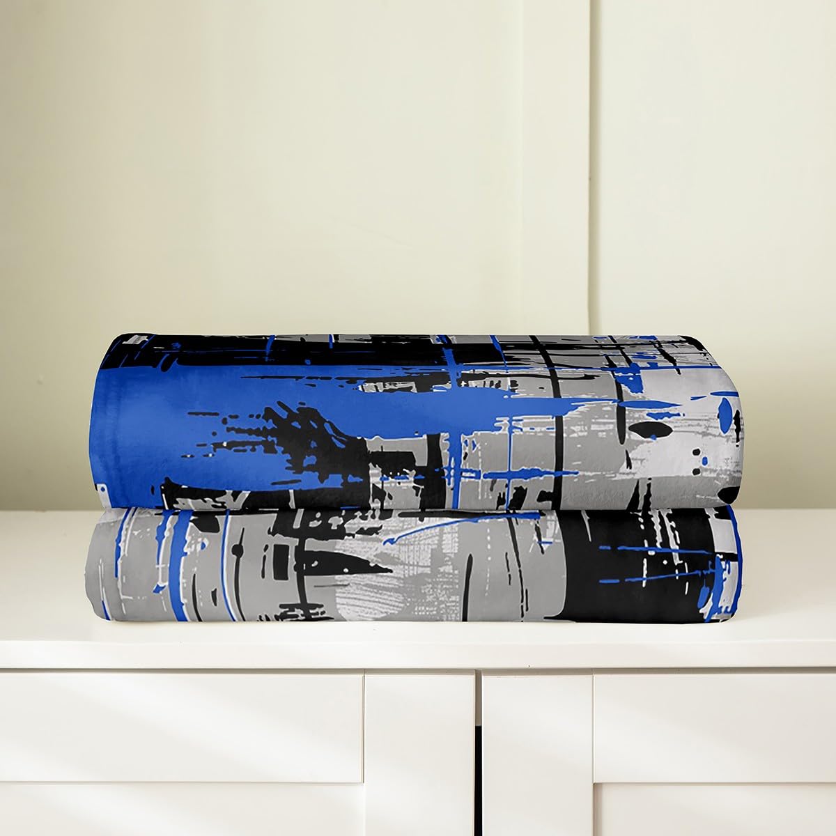 Couverture Polaire à Rayures Graffiti Noir Et Blanc - Taille 178x127 Cm, Manches Et Poche, Style Street Art