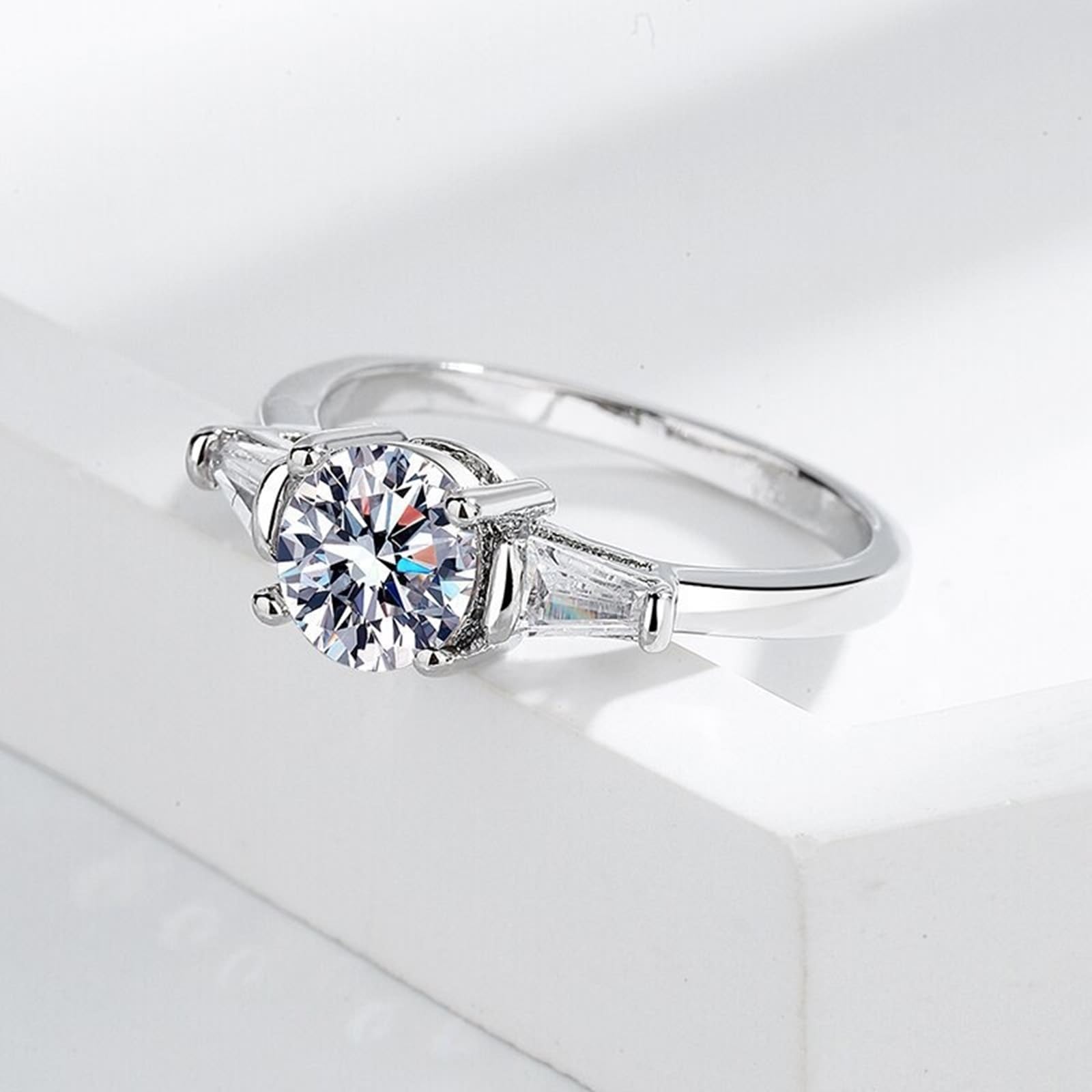 Pierścień do układania w stos unikalna obrączka ślubna z białego złota 18K diament laboratoryjny 4 zęby z okrągłą cyrkonią rozmiar H 1/2 moda dla żony biżuteria ślubna