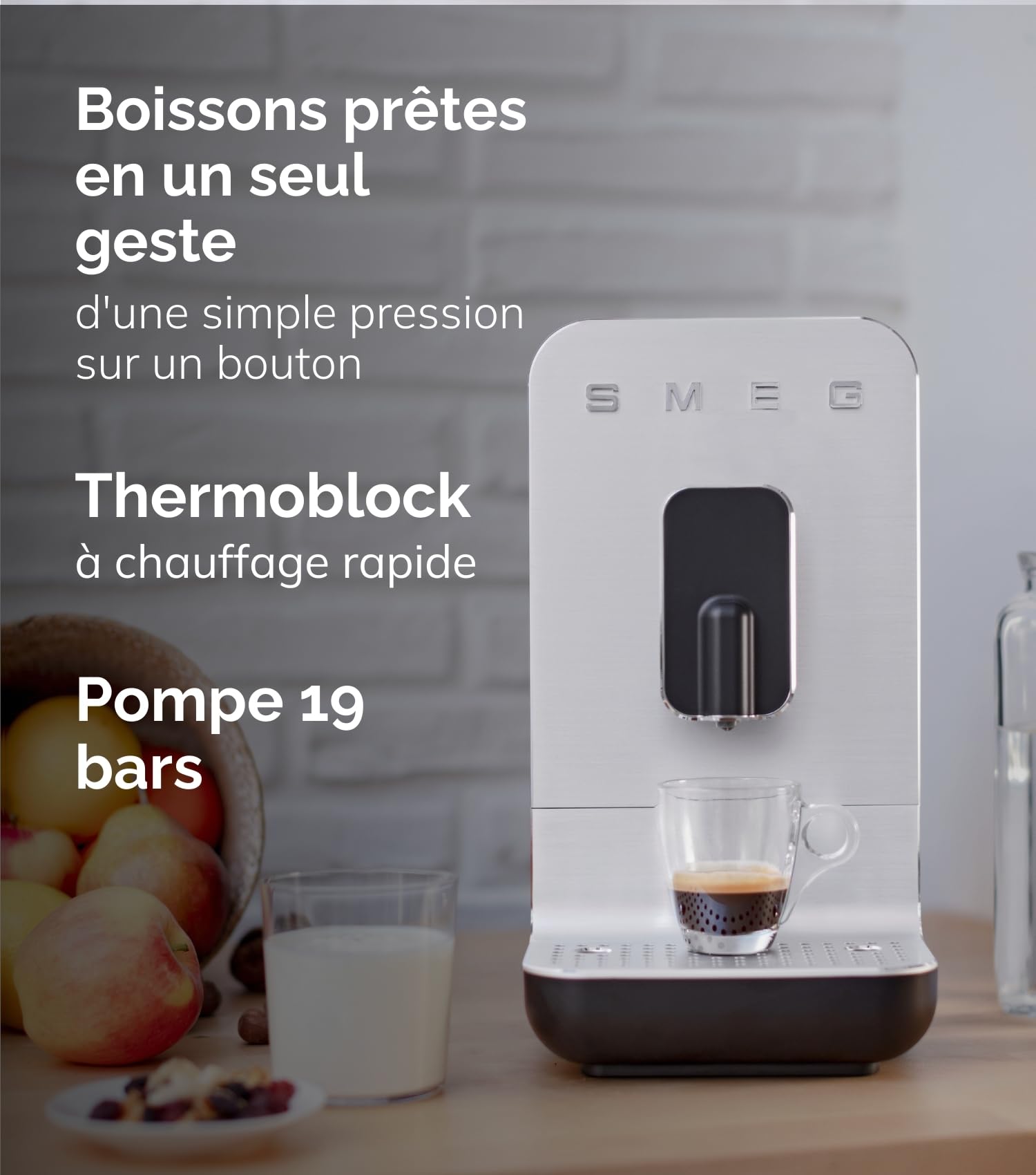 Smeg, Machine à Café Expresso Automatique BCC11BLMEU, Broyeur à grain intégré, Système Thermoblock, Réservoir d'Eau 1,4 L, Bac Récupérateur Amovible, Dimensions Compactes, 1350W, Noir