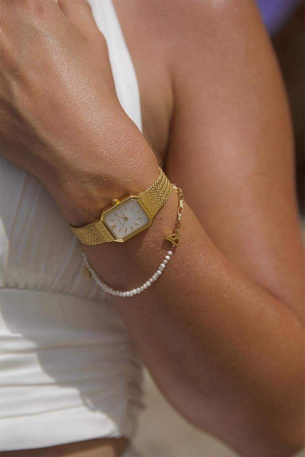 PAUL VALENTINE - Damen Armband Edelstahl - Vergoldet/Golden - mit Perlen - PV Logo Anhänger - PV-B0027