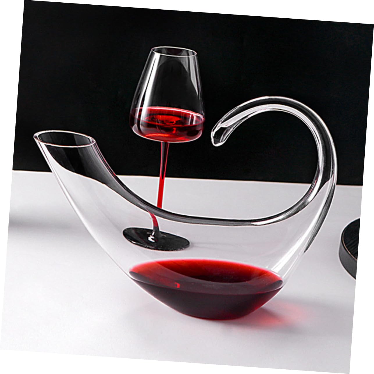 Happyyami Eleganter Weindekanter aus Glas mit Kreativem Design zur Geschmacksverbesserung Feine Verarbeitung und Praktischem Ausgießer für Stilvollen Hausgebrauch