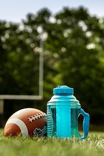 Miniatura 7 de COOL GEAR Paquete de 2 botellas de agua deportivas Big Freeze de 80 onzas con barra de congelador y asa, botella de agua de color hidratante, color