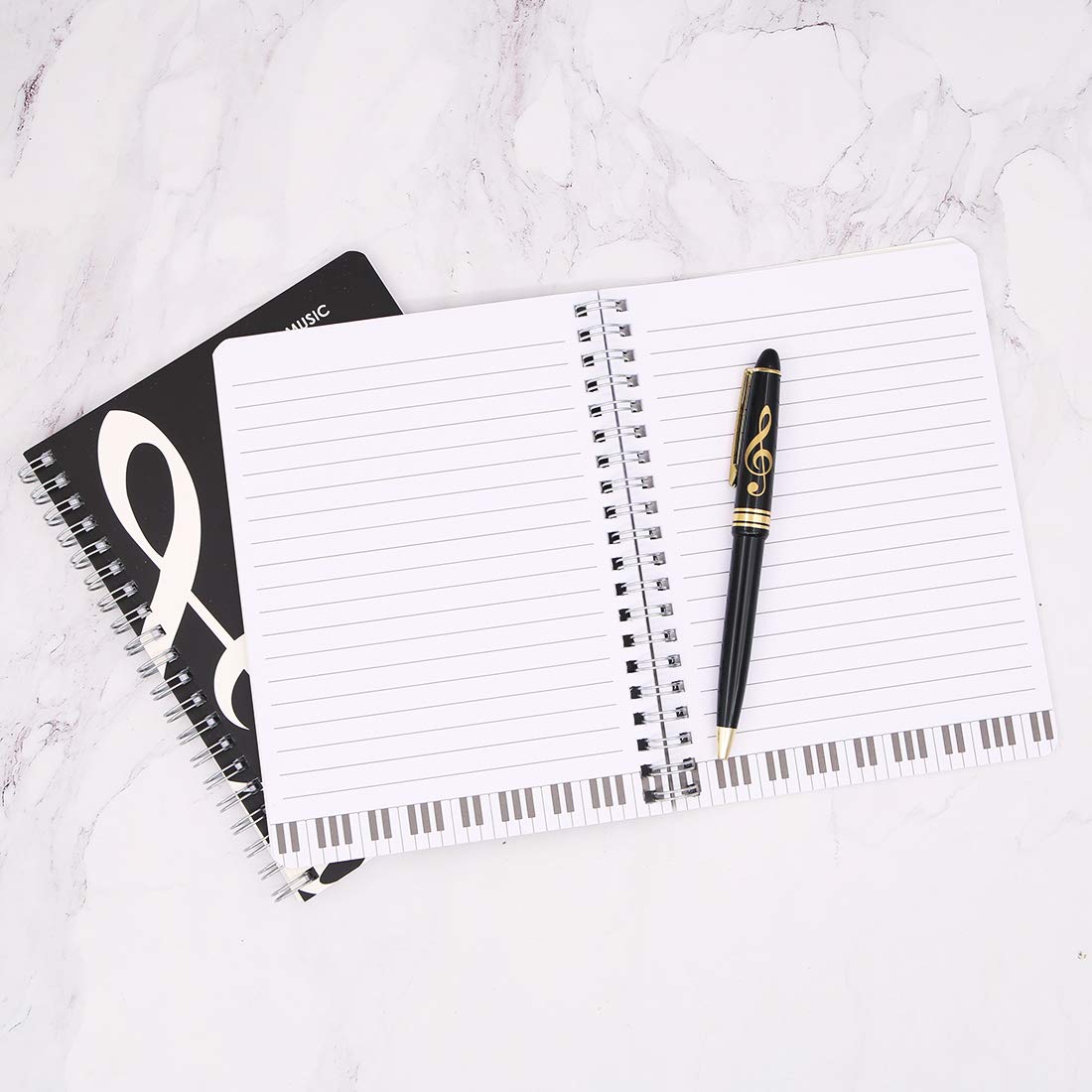 Adorable coffret cadeau de papeterie sur le thème de la mélodie de piano noir, 1 carnet de notes de musique avec 1 stylo à bille à motif clé de sol (style note de musique)