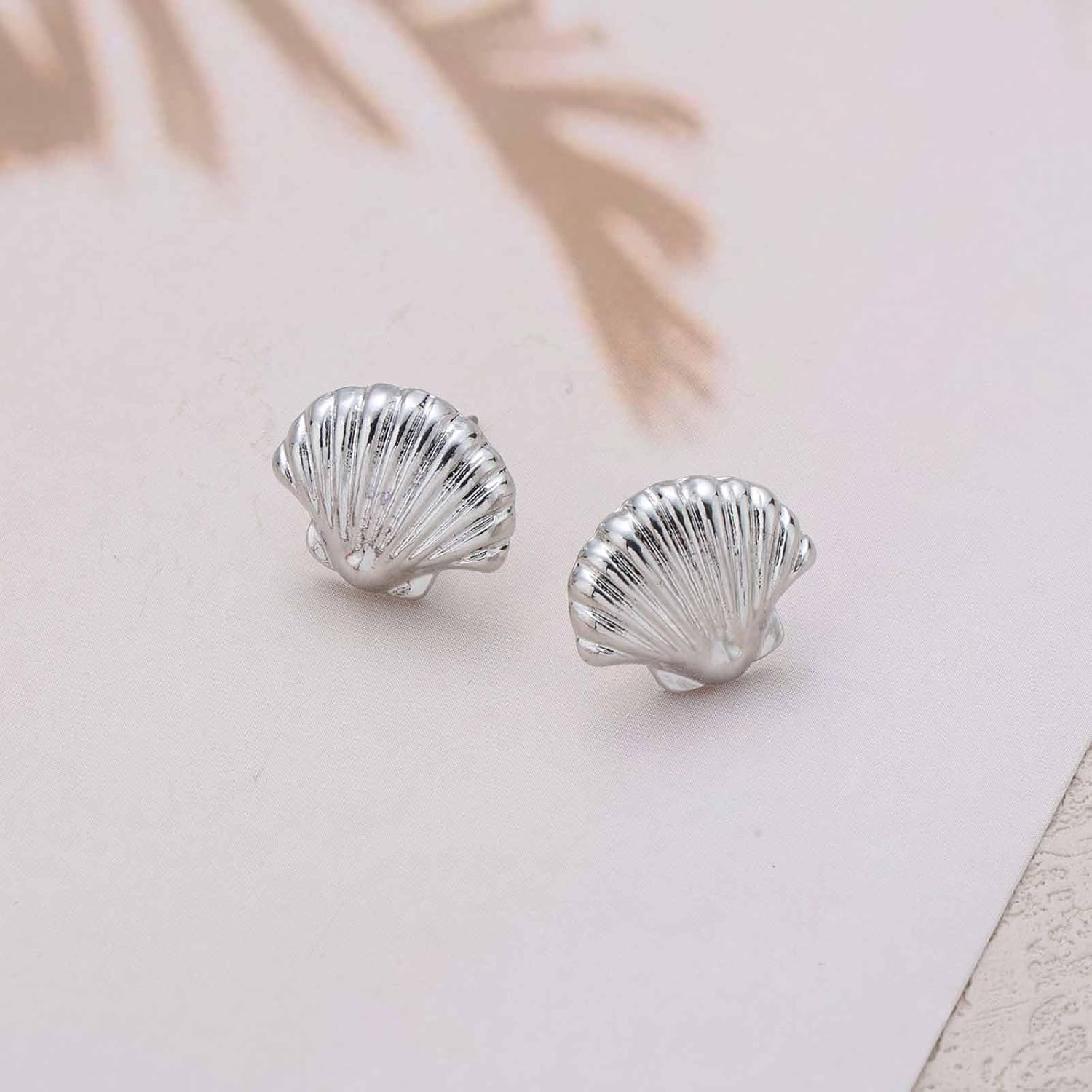 Vintage Scallop Shell Earring Gold Scallop Earrings Sea Shell Stud Earrings Minimalist Seashell Stud Earring Clamshell Jewelry for Women - Image 4