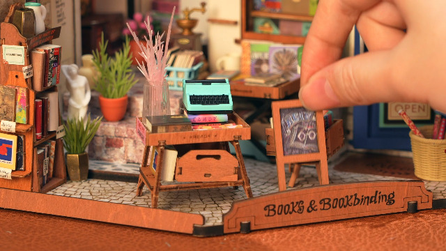 ROBOTIME DIY Puppenhaus Katharina - Miniatur Wohnzimmer Mit LED