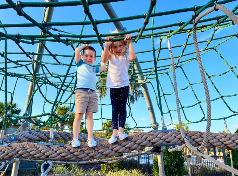 Unisex Adult Plastic Sandals – Lightweight, Waterproof, Adjustable Buckle Strap, Non-Slip Sole – Casual Outdoor and Indoor Footwear wide sandals2