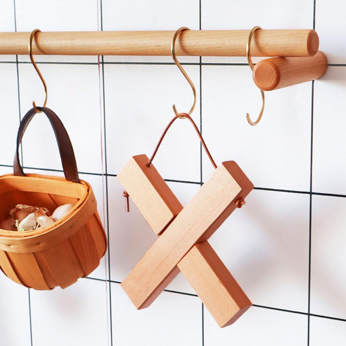 Wooden Cross-Shaped Heat Insulation Mat for Dinner Table