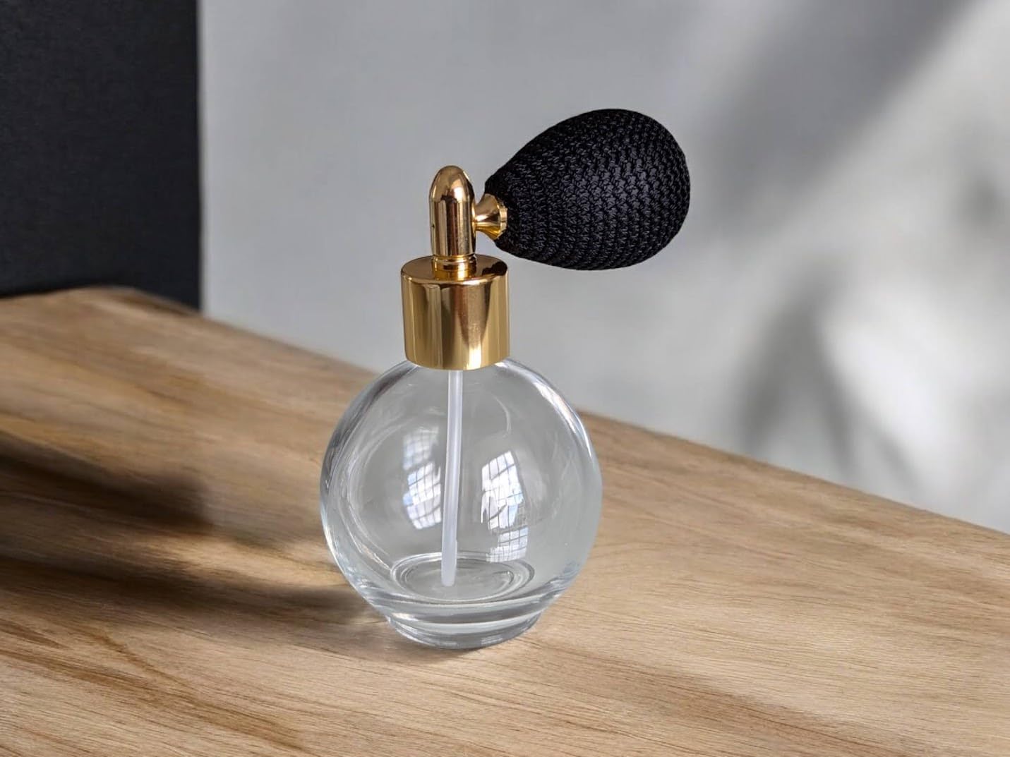 78ml Classic Round Perfume Bottle Atomizer with Ball Pump, Hopper & Gift Box (Black with Gold Metal)