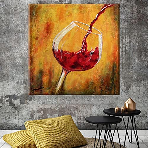 Peinture abstraite sur verre à vin tableau de dame en robe rouge et jaune 20x20 cm