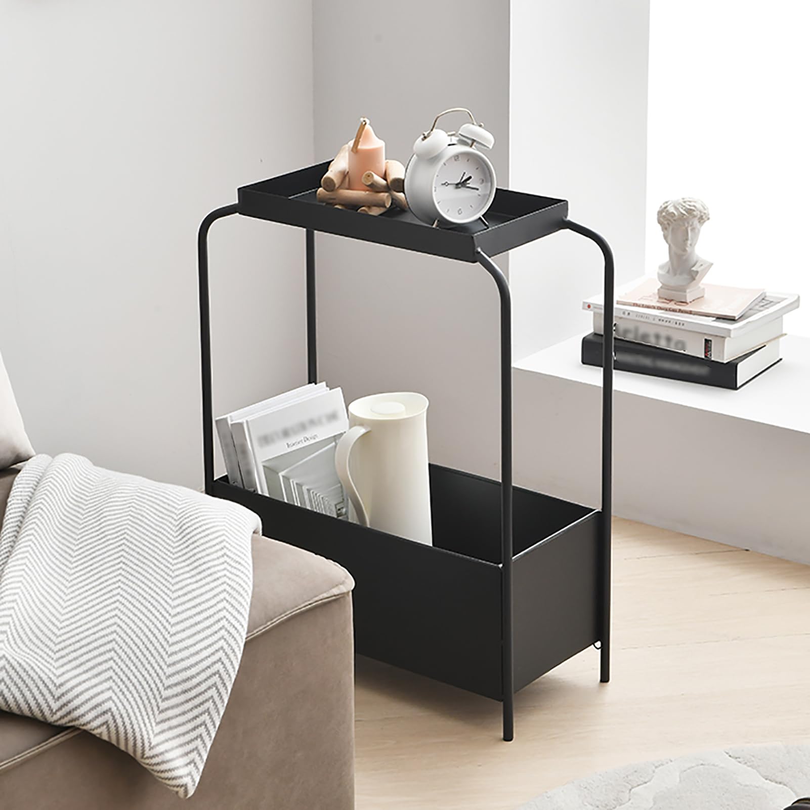 Meuble d'appoint pour petits espaces compact et polyvalent