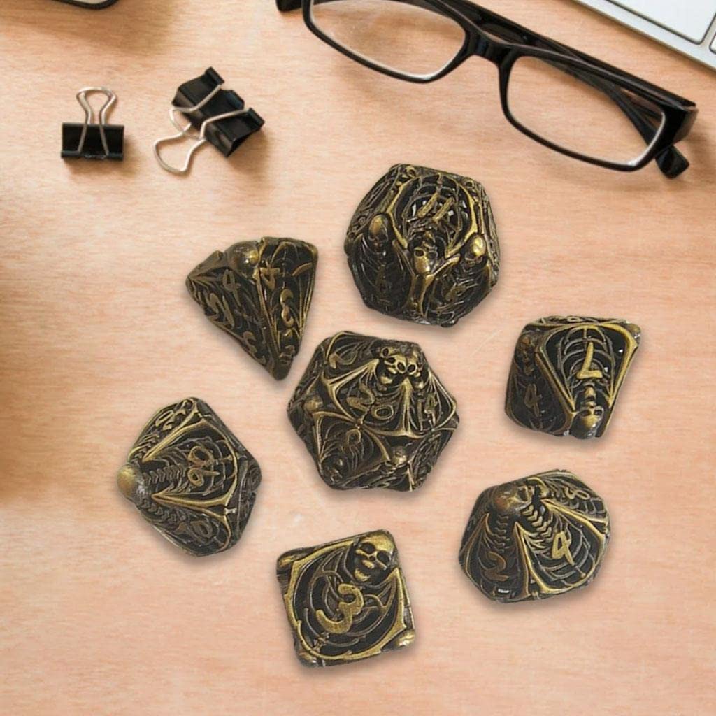 7 Stück Metall Polyeder Würfel Set Hohles Würfelset Steampunk Kupfer Rollenwürfel Zahlenwürfel mit Ornamentierten Ziffern Und Präziser Balance für, C