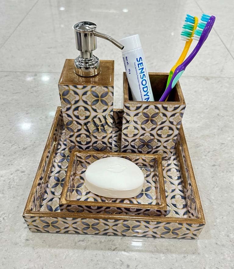 Stylish Luxury Bathroom Set Decorative Soap Dispenser Soap Dish Vanity Tray Bathroom Accessory Set 4 Pieces