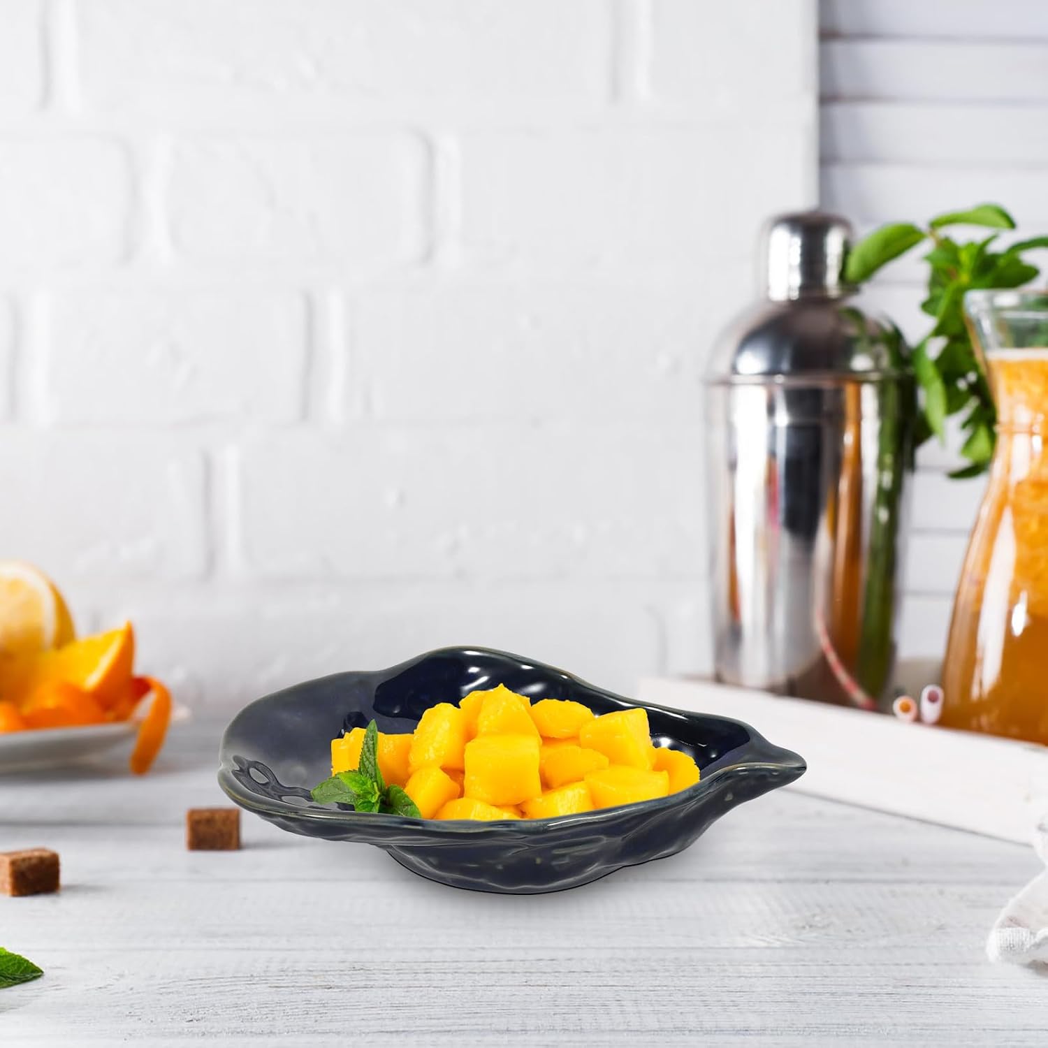 Shell Shaped Ceramic Food Plate Black Novelty Serving Tray for Homes Bars | Easy to Clean, Easy to Store, Practical Tableware for Fruit Salad Dessert