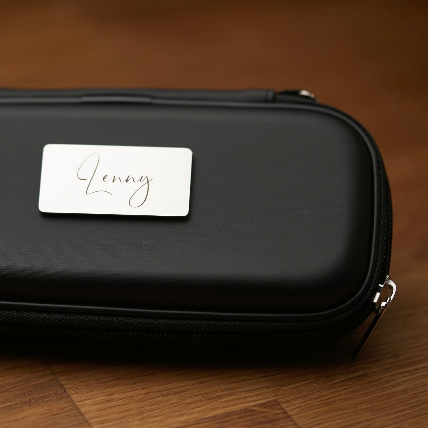 WaveB4 Personalisierte Dart Tasche mit Gravur – Darts Etui für 3 Dartpfeile & Zubehör – Dartcase mit Namen – Individuelle Dartpfeile Aufbewahrung – Dart Zubehör Tasche Geschenk Dartspieler