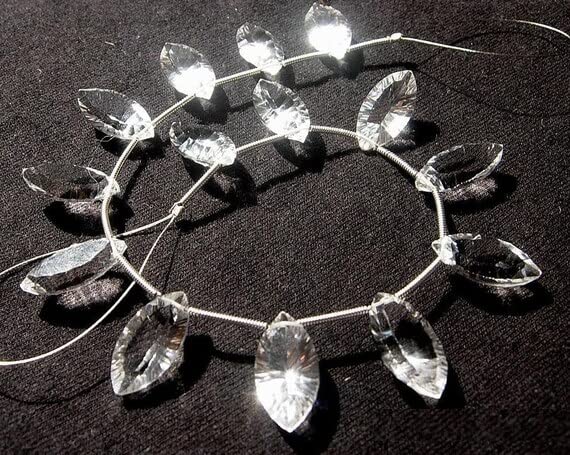 Cristal de roche briolette concave 20x10mm pour haute joaillerie