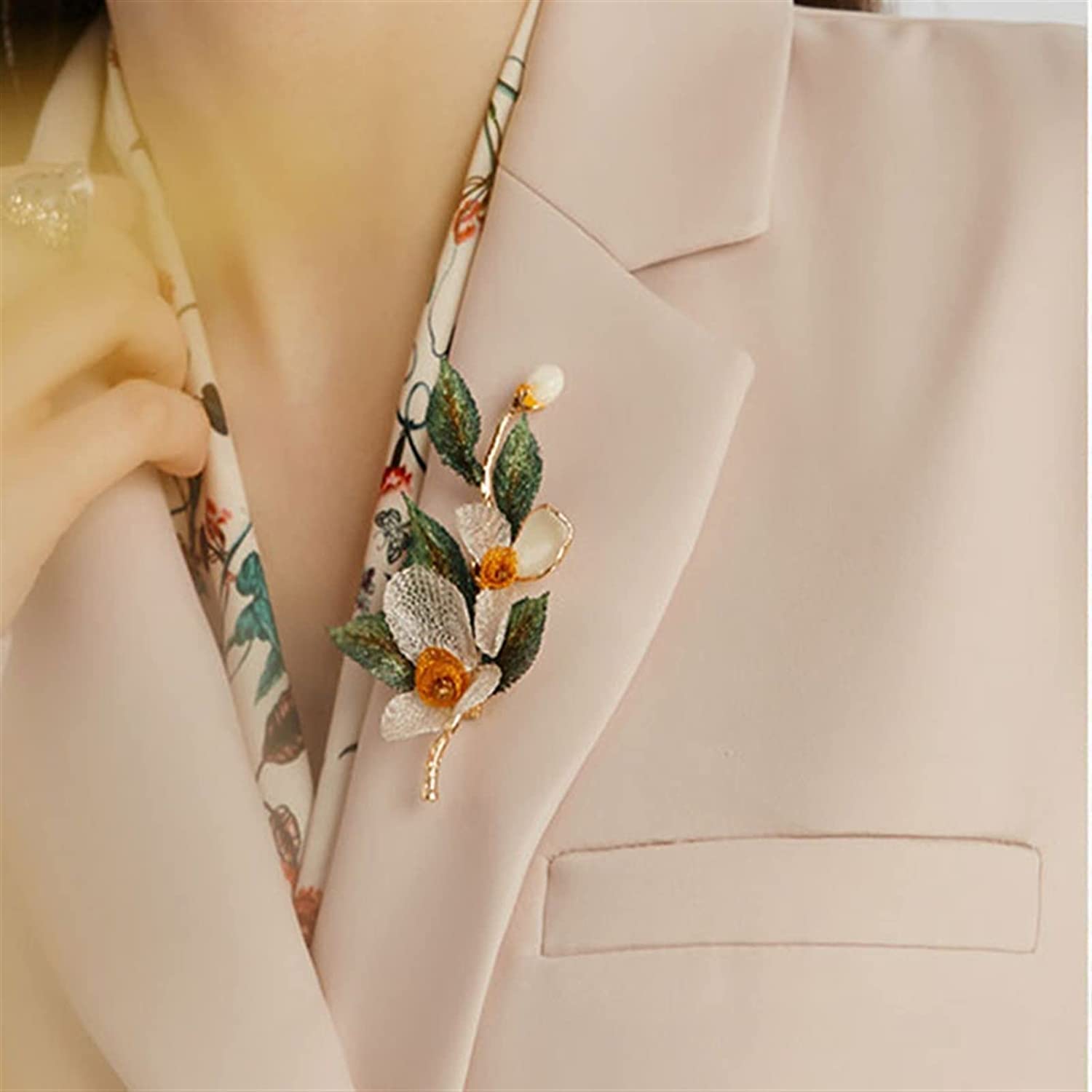 KYUSAR Brosche Broschen Rose Blume Brosche Damen Elegante Accessoires Handgemachte Faltung Besticktes Blatt Romantische Brosche Hochzeitsbankett Broschen FüR Kleidung