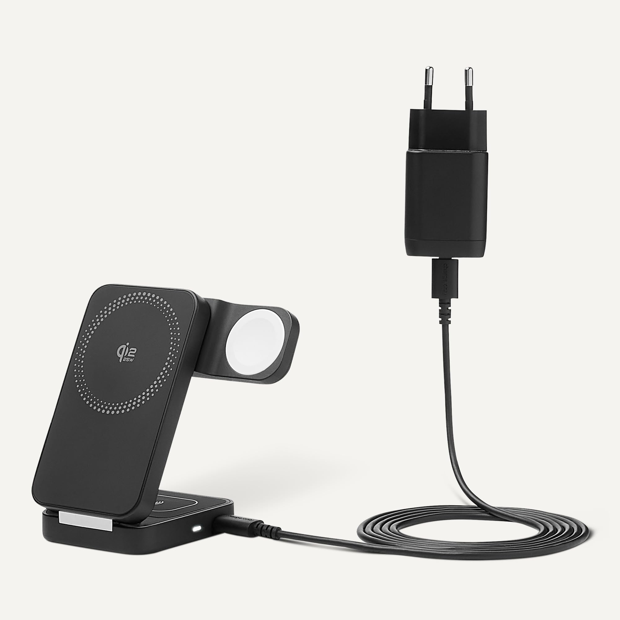 Amazon Basics, Stazione di ricarica wireless 3 in 1 con certificazione Qi2.2 da 25W supporto pieghevole compatibile MagSafe per iPhone 17/16/15/14/13/12,Apple Watch,AirPods,con adattatore da 45 W,Nero