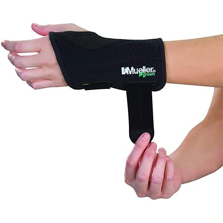 Mueller Green Fitted Wrist Brace, Black, Left Hand, Small/Medium