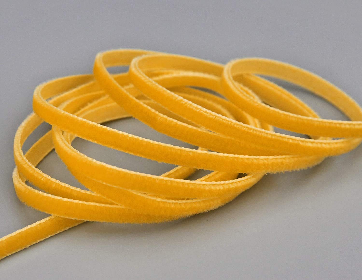 Finemark 3m x 9mm Dark Yellow Velvet Ribbon, Classic Style, Solid Pattern, General Occasion, 402 dark yellow / gold, 3 m x 9 mm