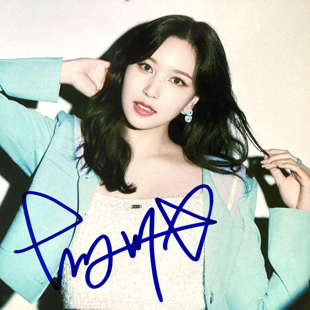 Amazon.co.jp: セール中…ミナ直筆サイン入り超大型写真…TWICE…MINA⑤