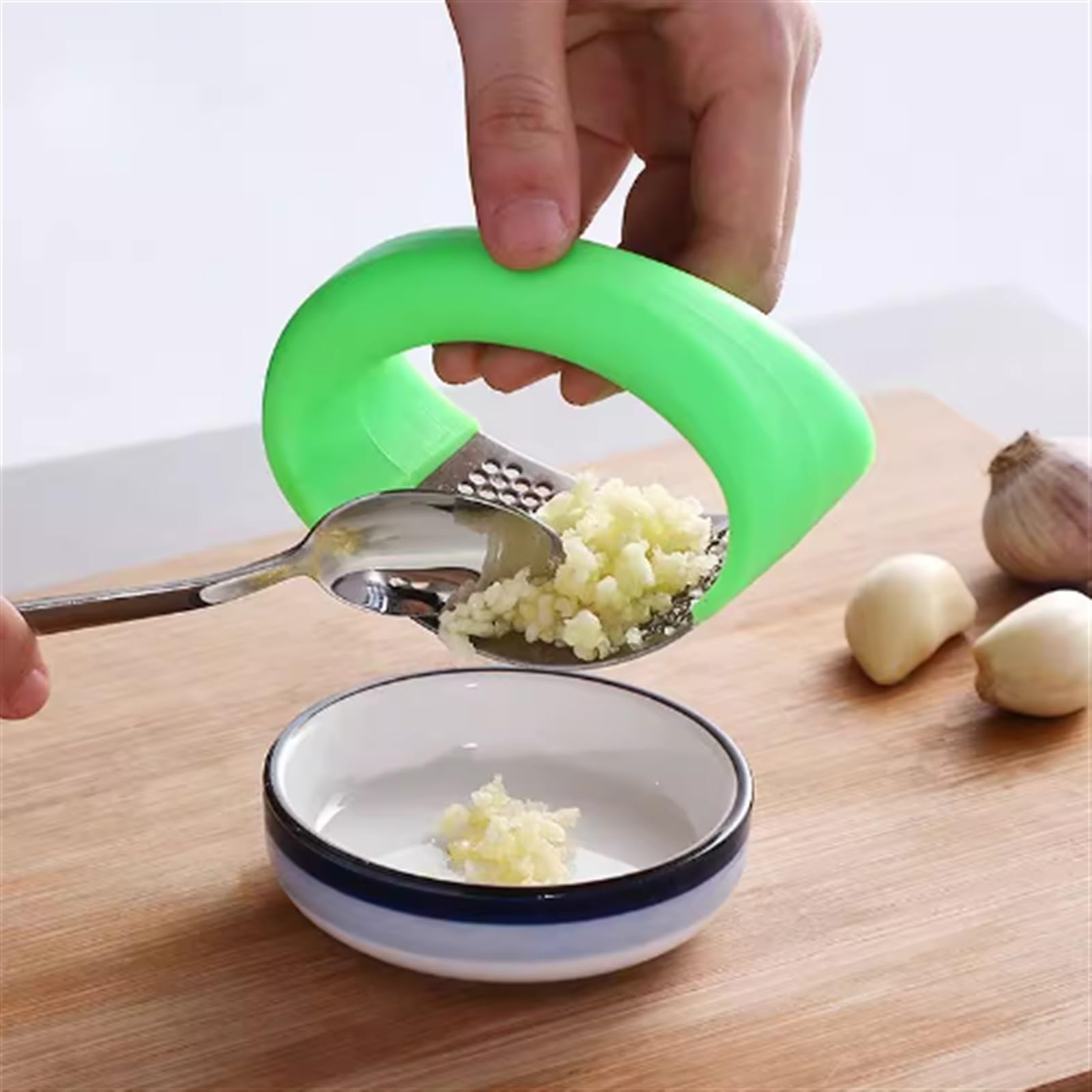 Knoblauchpresse mit komfortablem Griff, leicht zu reinigendes Design für müheloses Zerkleinern und Hacken, ideales Küchenwerkzeug für Hobbyköche und Köche
