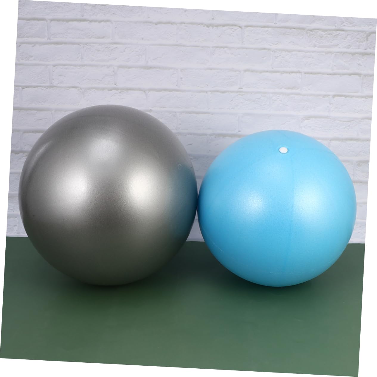 Anneome Mini Balancing Ball Exercise Gymnastics Ball Dense Cover for Yoga Pilates and Home Fitness (Random Size)