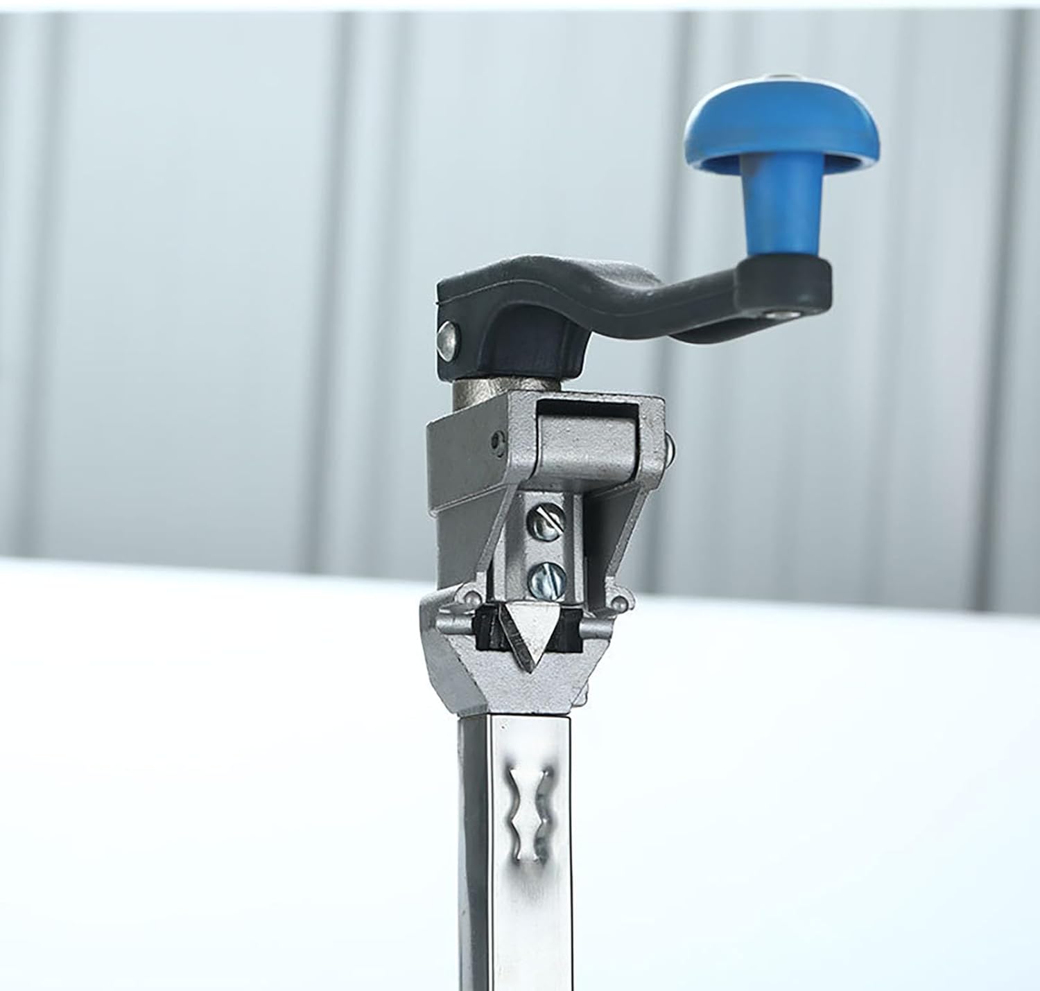 Manual Can Opener, Old Reliable, Plated Steel Base, Sharp Blade for Easy Operation, Ideal for Large Cans in Restaurants, Hotels, and Kitchens