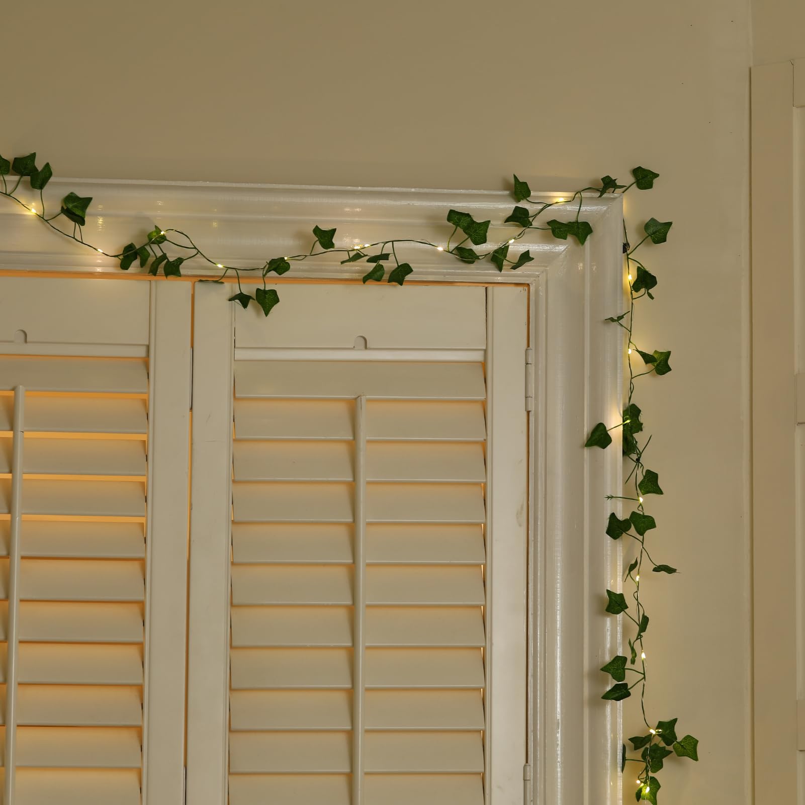 Vine con luces de hadas de 40 pies, 120 luces LED de hiedra con enchufe USB y luces de hoja que funcionan con pilas, con temporizador, 8 modos, luz decorativa remota para dormitorio, boda