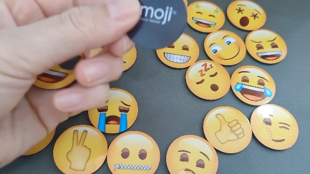 Imanes decorativos emoji MORCART 28 piezas 3 cm miniatura 5