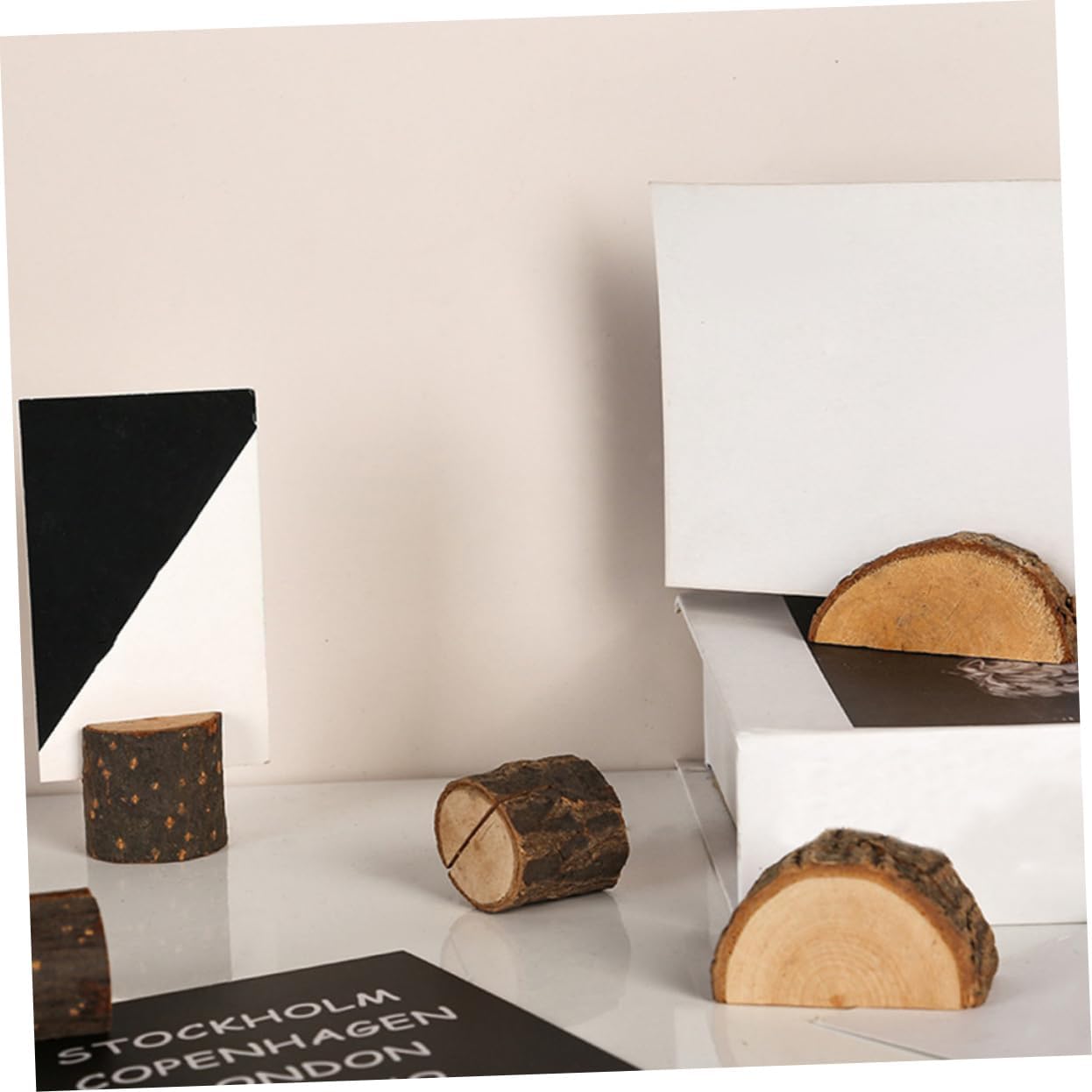 STOBOK 8pcs Wooden Base Clips for Photos and Notes Rustic Memo Holders for Home Decor Space-Saving Desk Organizer for Office Living Room and Events