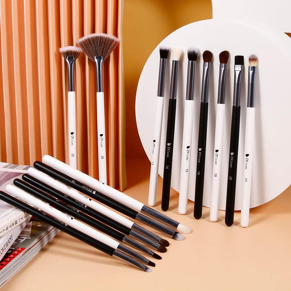 Ducare 16 Makeup Brushes Set Premium Soft Bristles Dense bristles are super soft and easy to apply your makeup on your face, while not wasting your expensive makeup-image-49