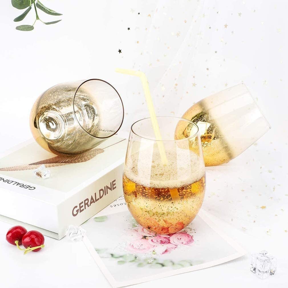 pl Zestaw błyszczących naczyń szklanych - Karafka do whisky i szklanki koktajlowe o pojemności 18,6 uncji - Zestaw 4 szklanek do piwa - Stylowe szklanki do napojów do dekantacji alkoholu