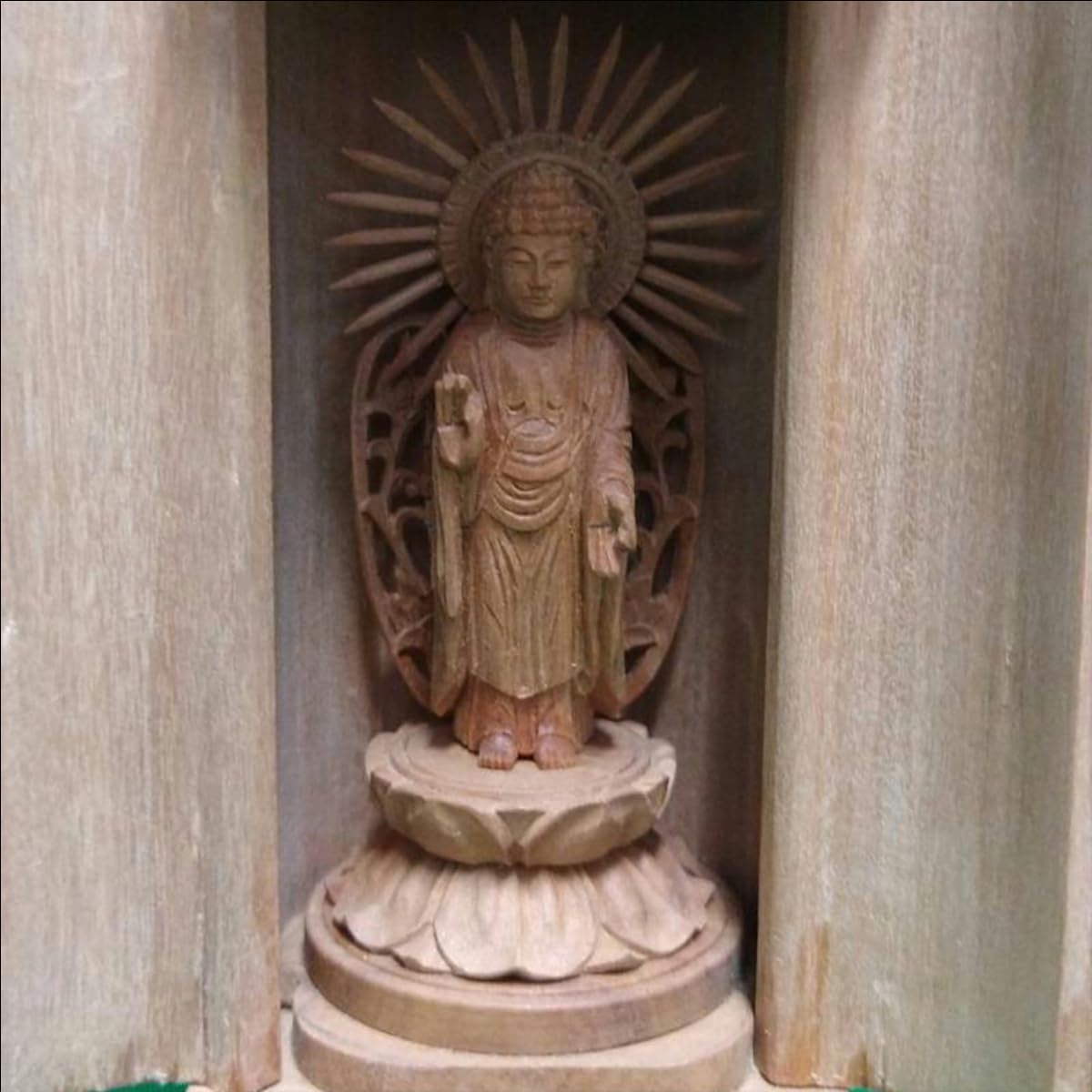 白檀立阿弥陀 白檀材・甘くさわやかな香り】【仏像・ご本尊】【水晶眼入り・切