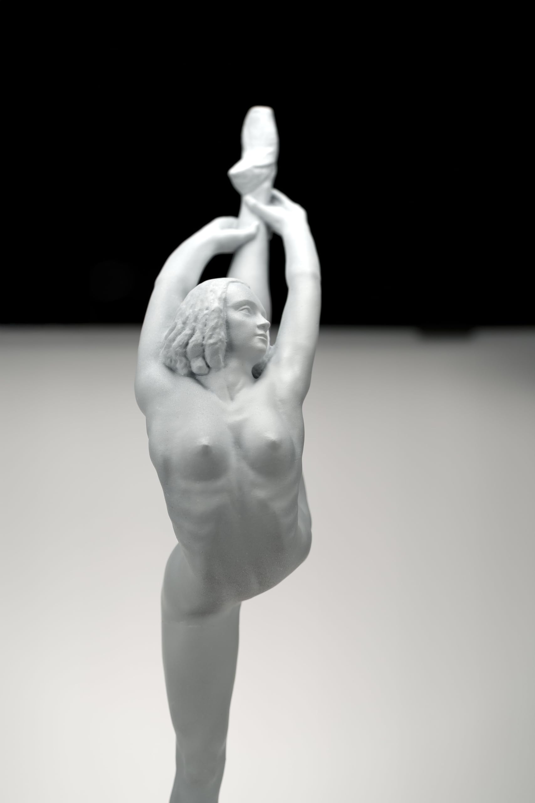 Statue Danseuse Sacha Lyo de Serge Yourievitch œuvre d'art de salon haut de gamme