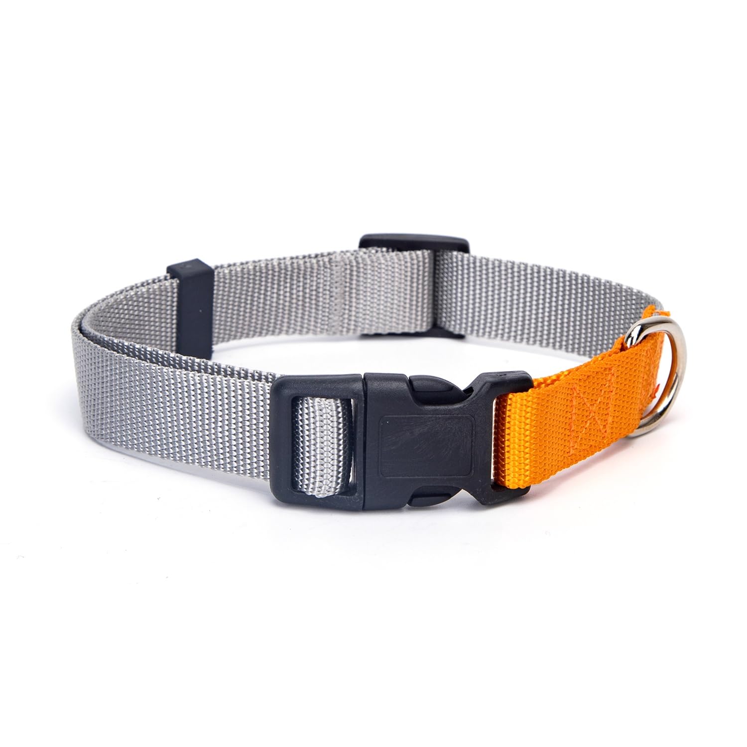 Adjustable webbing dog collar, durable and comfortable; ideal for walks, training and animal safety.