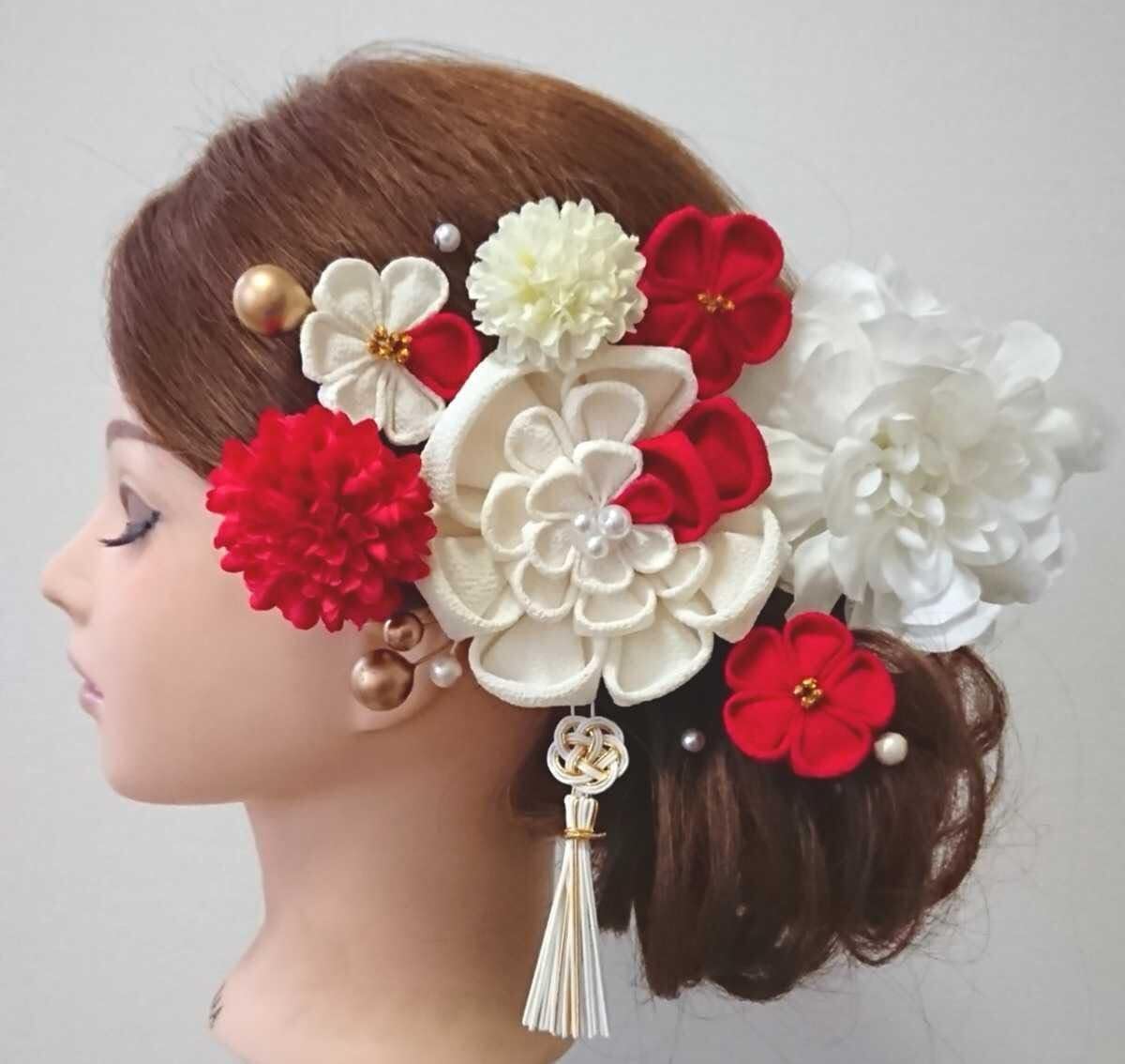 胡蝶蘭の髪飾り 白無垢 打掛 成人式 和婚 髪飾り 胡蝶蘭とカラーリリィのヘッドドレス/ヘアアクセサリー＊ウェディング 結婚式 白無垢 和装 成人式  卒業式 髪飾り 袴 前撮り | iichi 日々の暮らしを心地よくするハンドメイドやアンティークのマーケットプレイス 胡蝶蘭の ... 結婚式髪飾り 和装髪飾り 白無垢髪飾り 色打掛髪飾り 前撮り髪飾り 成人式髪飾り